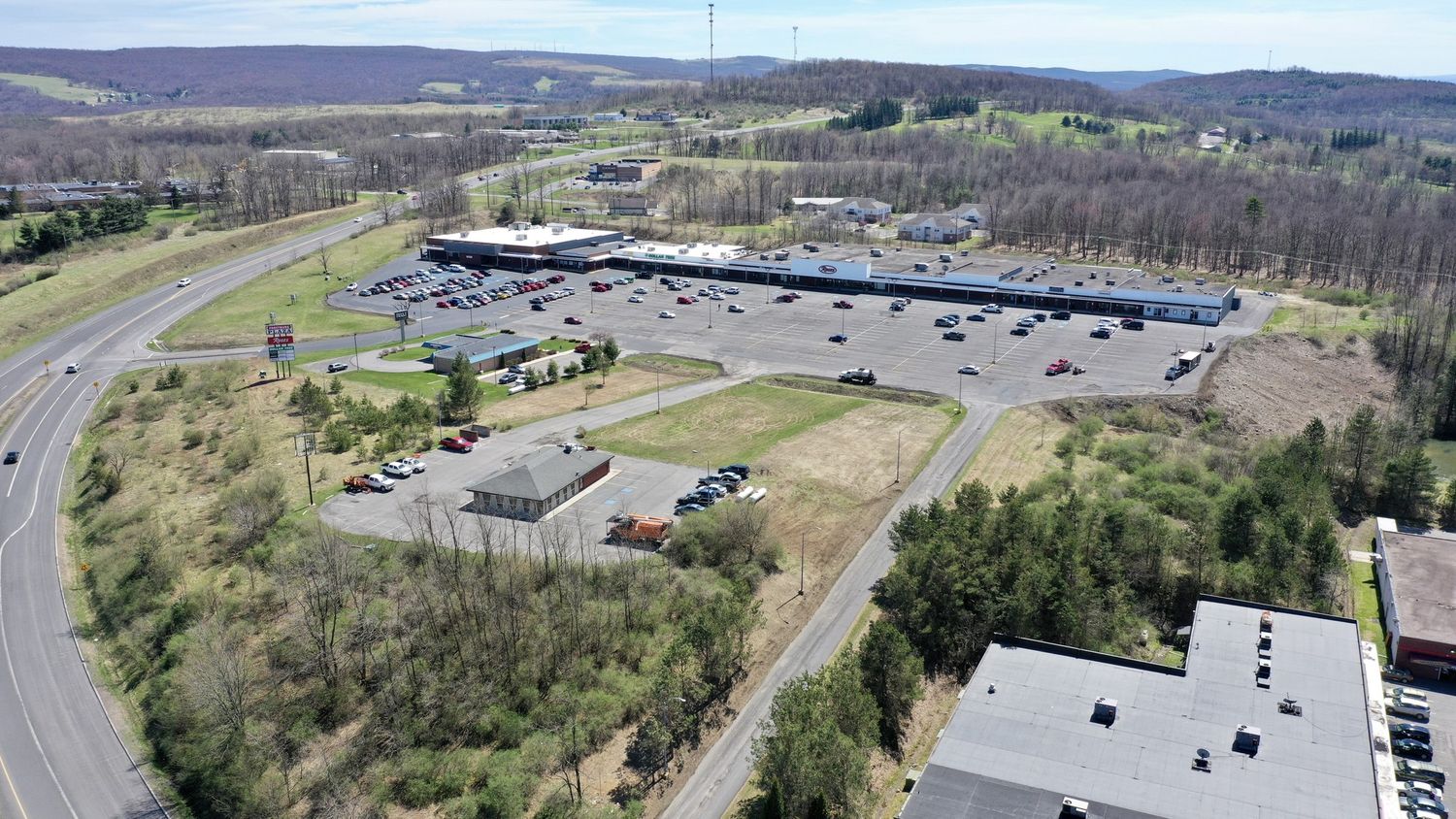 Frostburg Plaza: 10701 New Georges Creek Rd SW, Frostburg, MD 21532